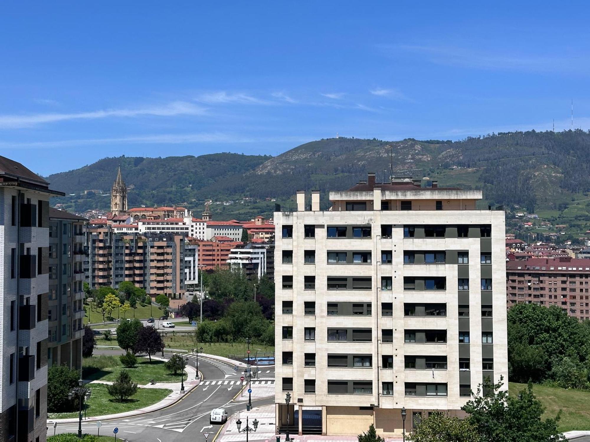 Acogedor Apartamento Con Vistas A La Catedral Y Parking Oviédo Exterior foto